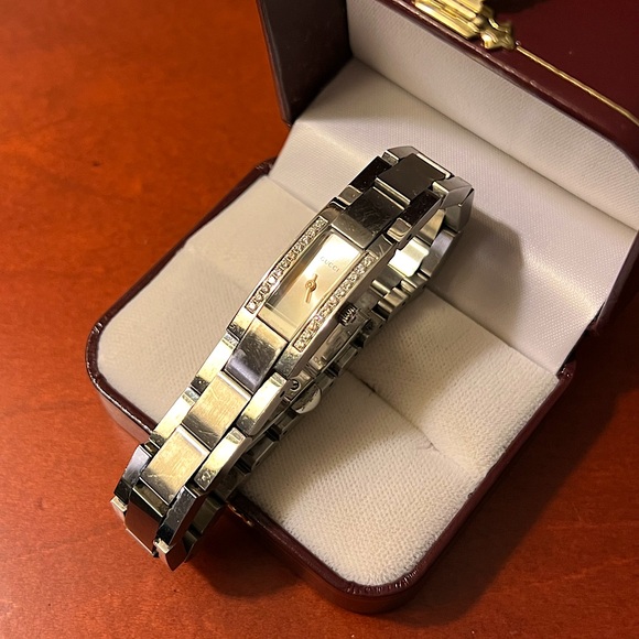 Gucci Womens Dial Diamond Set Bezel Watch - Picture 1 of 6